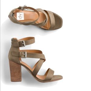 Dolce Vita stacked heel sandals. Size 8.5/ 3.5 inch heel.